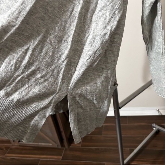 Lilly Pulitzer Joslyn Coolmax Oversized Tunic Sweater M Gray Pockets - Picture 5 of 10